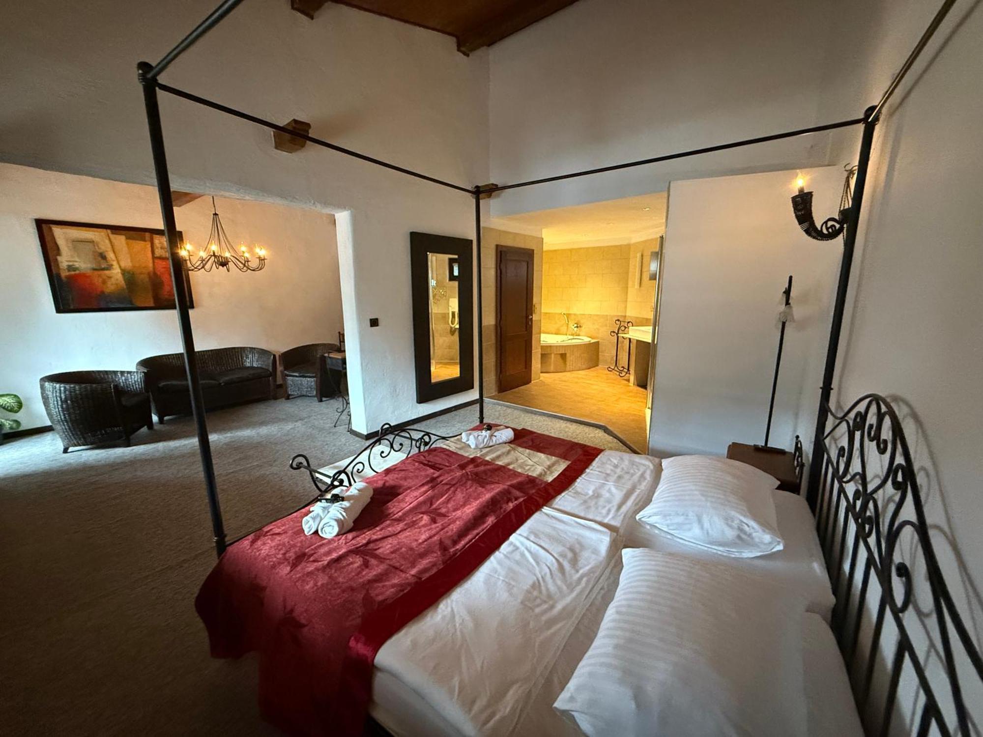 Hotel Plzensky Dvur Frýdek-Místek 外观 照片