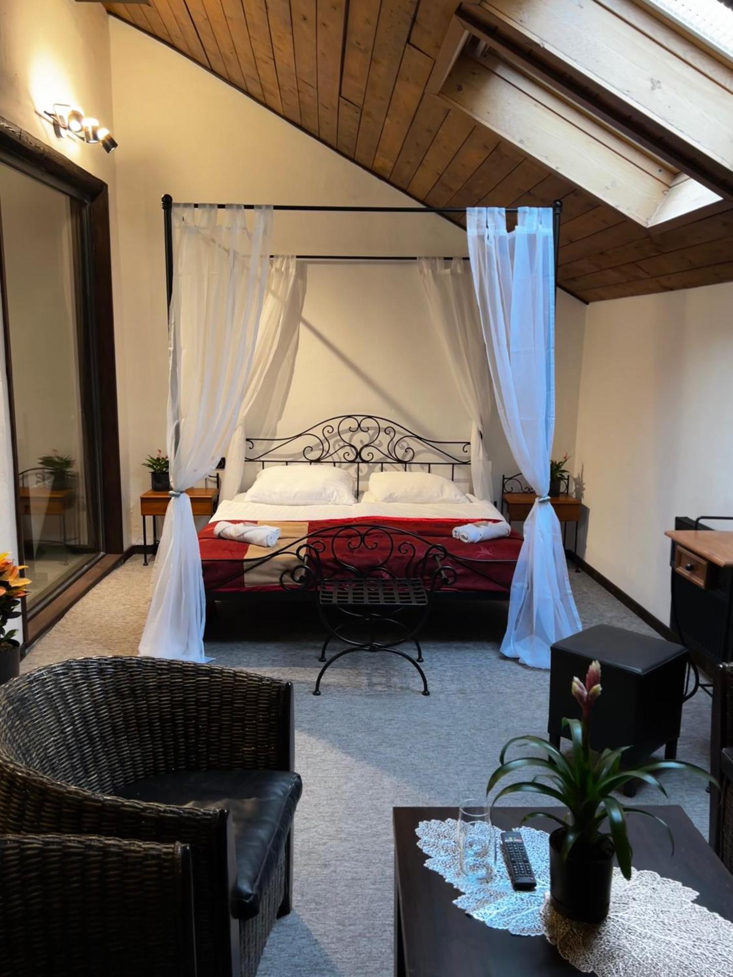 Hotel Plzensky Dvur Frýdek-Místek 外观 照片